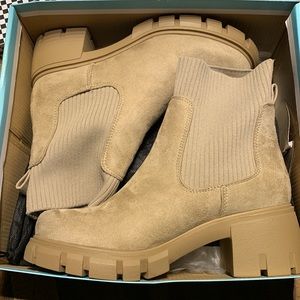 Platform Chelsea boot